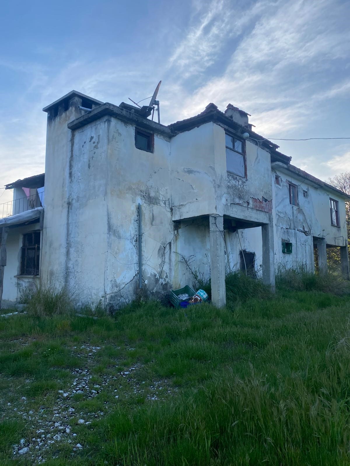 Kaş Uğrar'da Ev & Sera İmkanlı 33.191m² Satılık Arazi