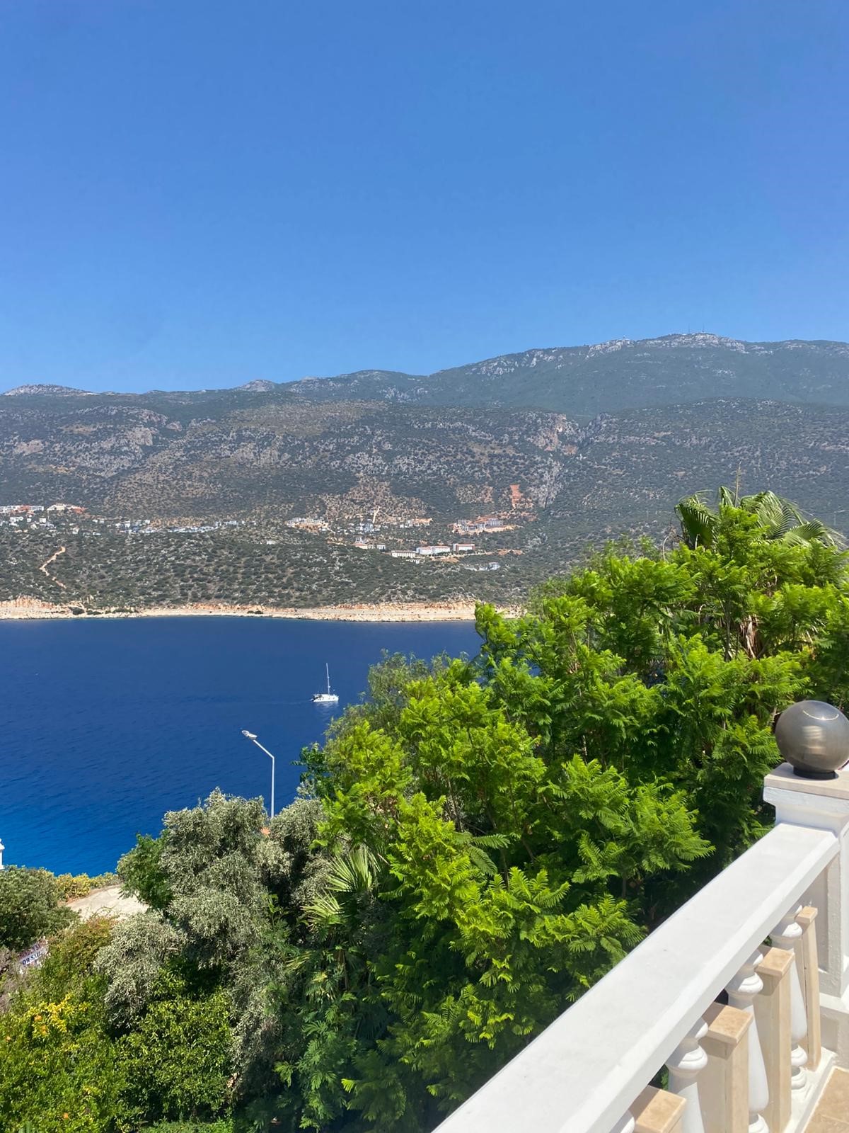 Kaş Çukurbağ yarımadasında deniz manzaralı muhteşem villa