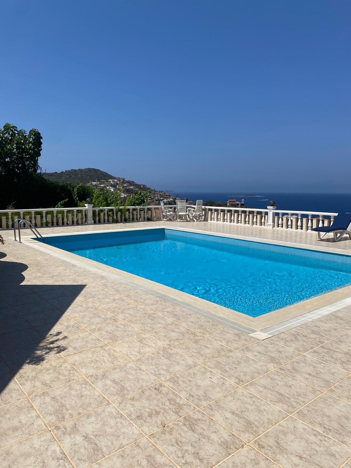 Kaş Çukurbağ yarımadasında deniz manzaralı muhteşem villa