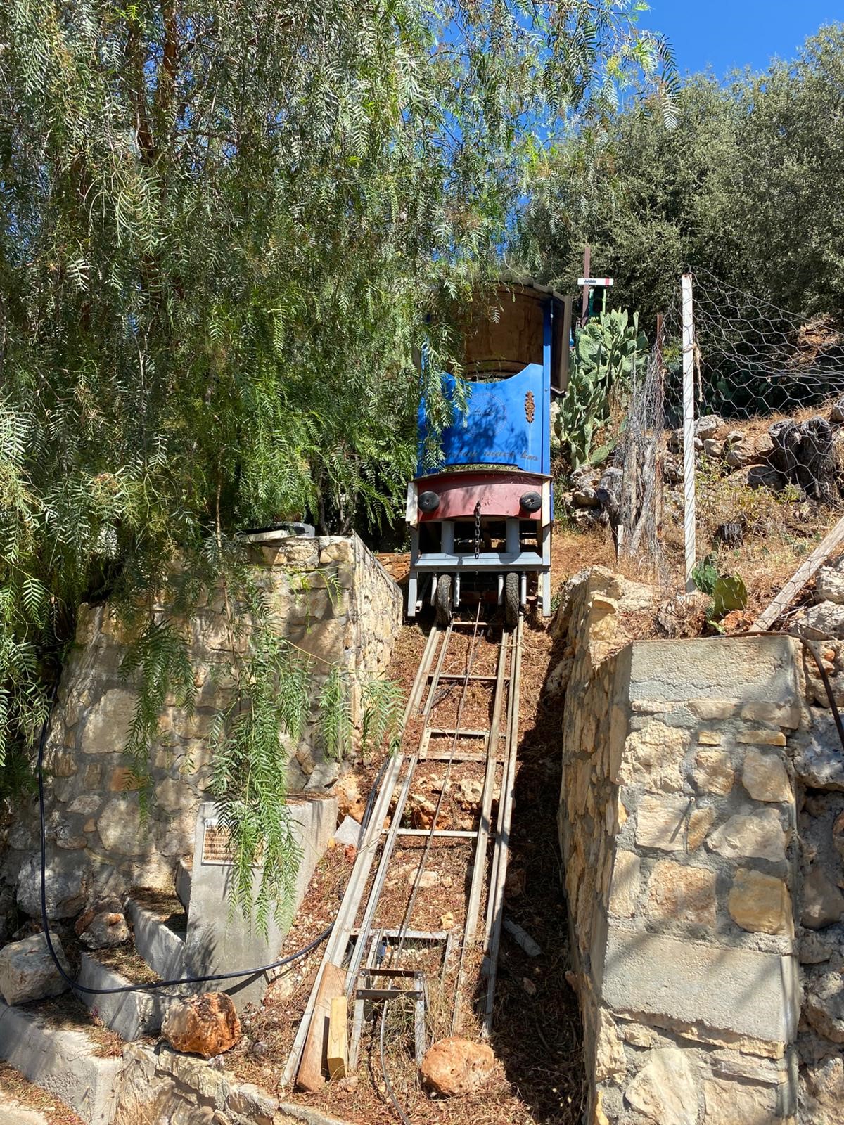 Çukurbağ köyünde ortaçağ tarzında inşaa edilmiş sıradışı villa