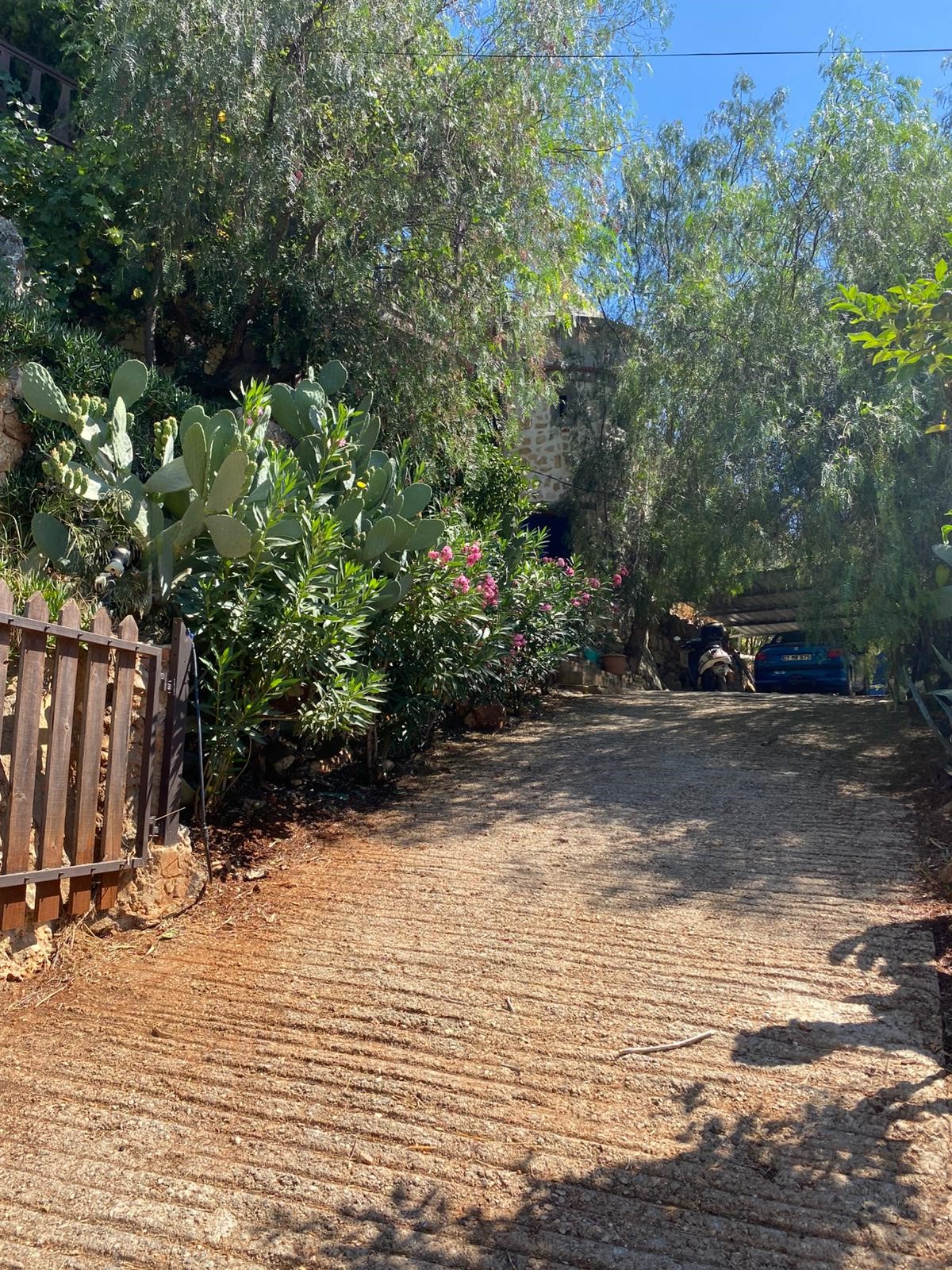 Çukurbağ köyünde ortaçağ tarzında inşaa edilmiş sıradışı villa