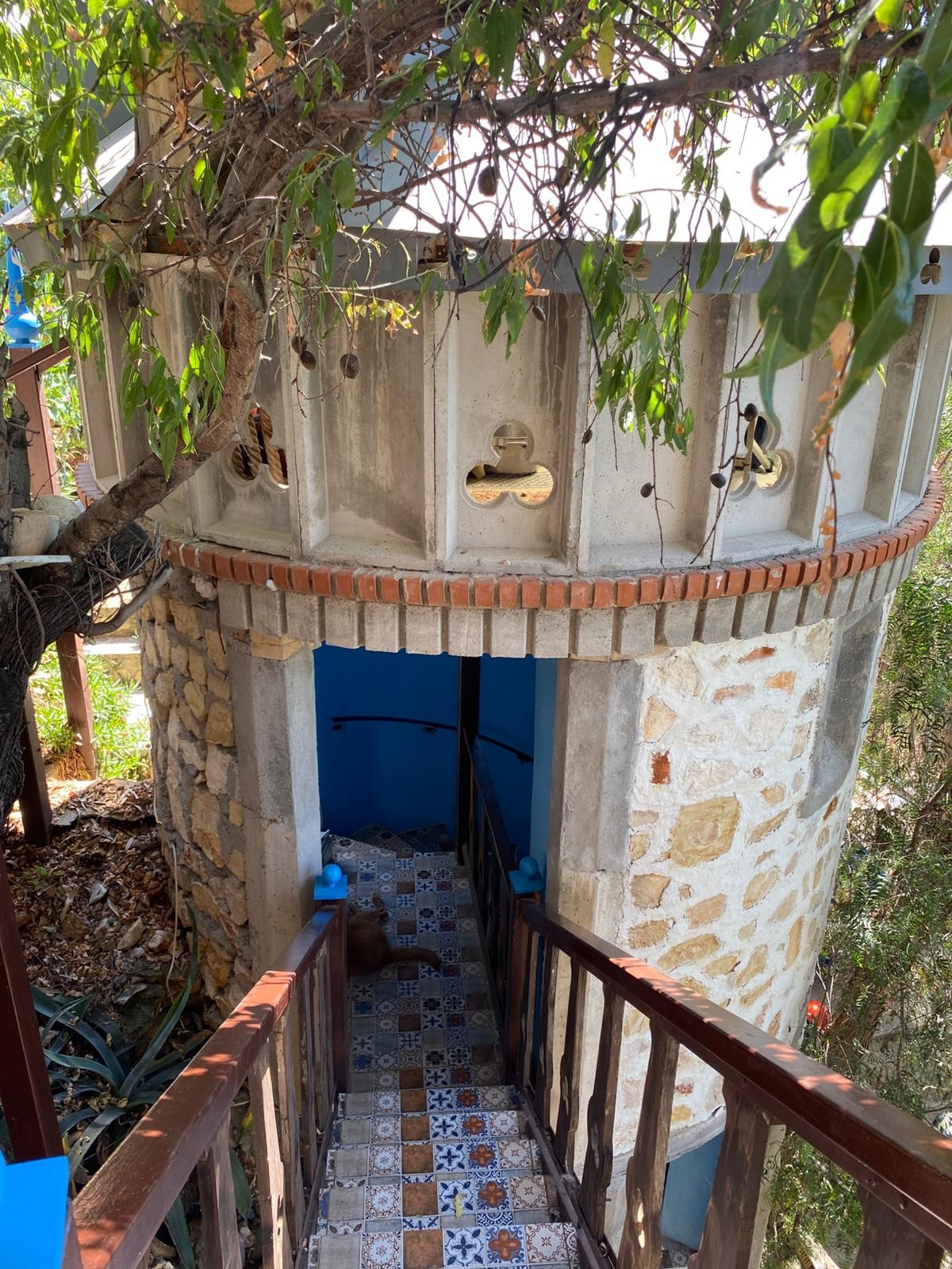 Çukurbağ köyünde ortaçağ tarzında inşaa edilmiş sıradışı villa