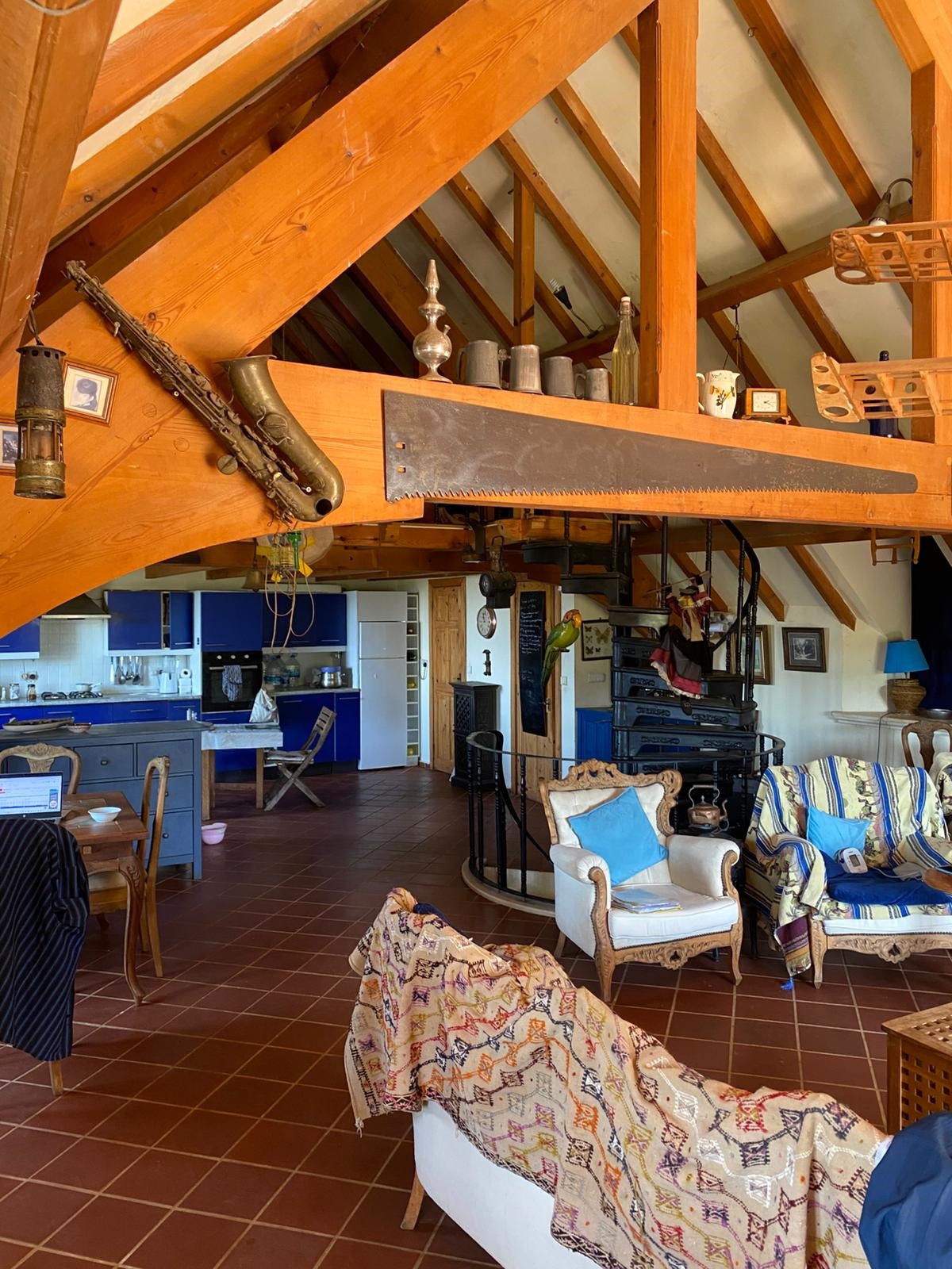 Çukurbağ köyünde ortaçağ tarzında inşaa edilmiş sıradışı villa