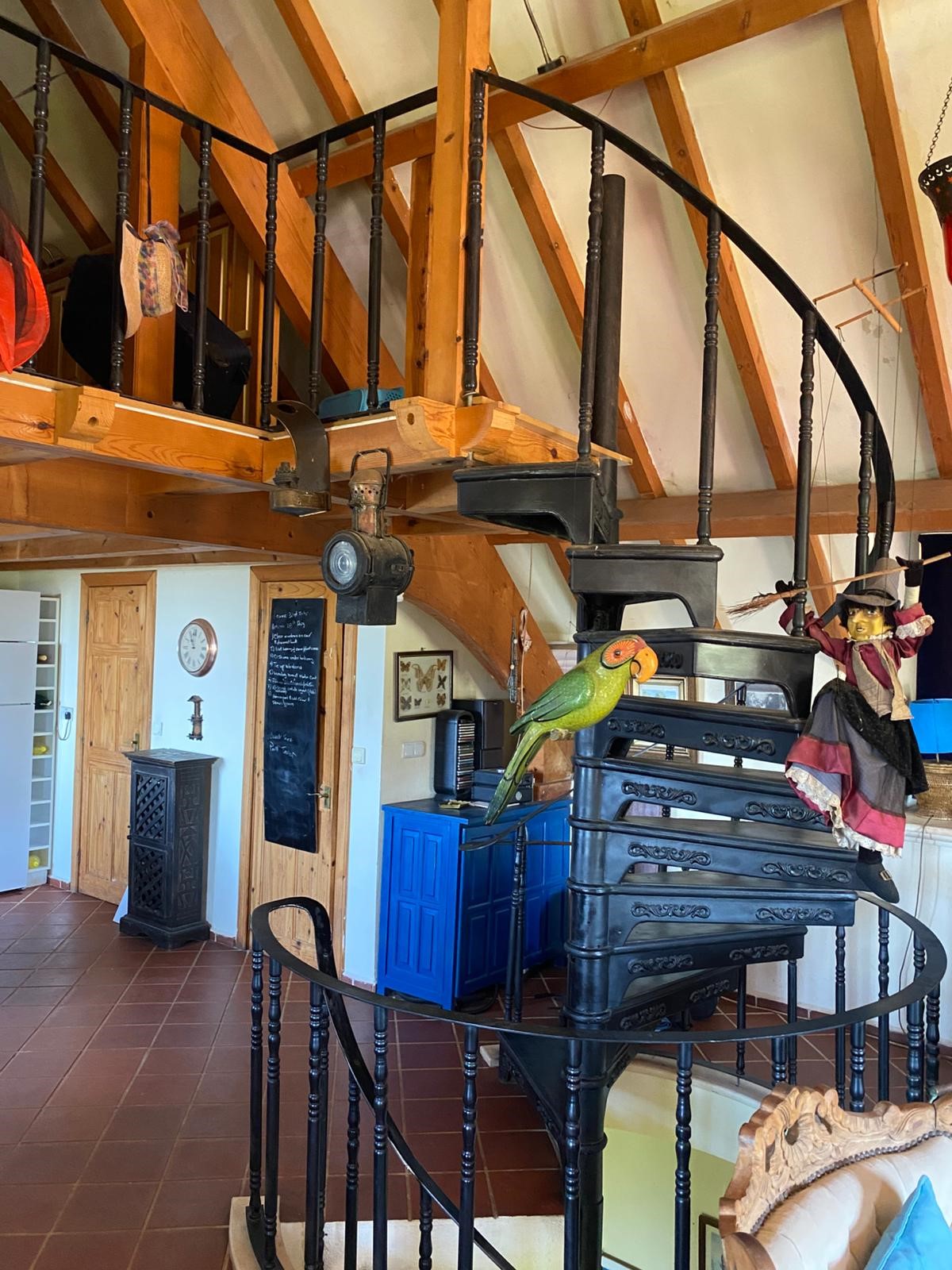 Çukurbağ köyünde ortaçağ tarzında inşaa edilmiş sıradışı villa