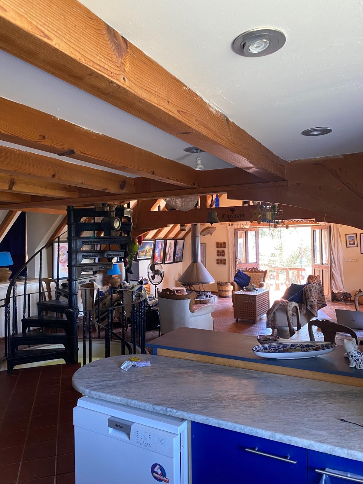 Çukurbağ köyünde ortaçağ tarzında inşaa edilmiş sıradışı villa