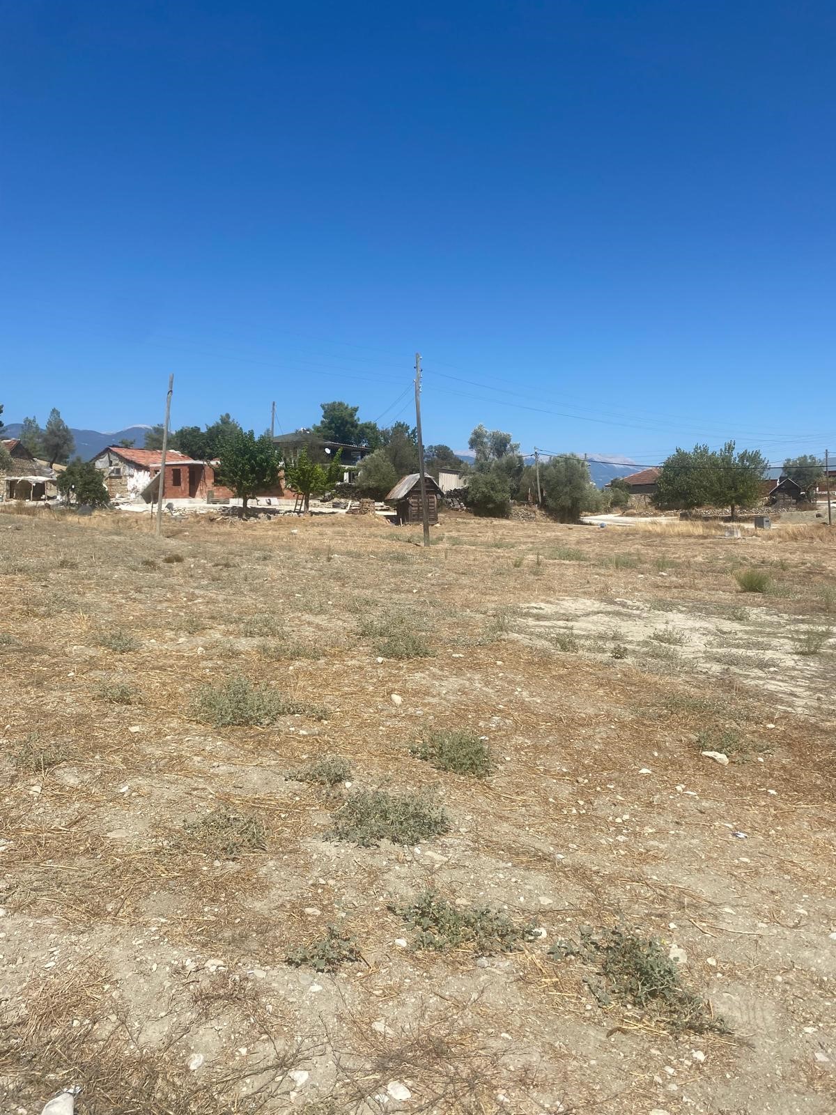 Kaşın en potansiyelli köylerinden Uğrar da tarla