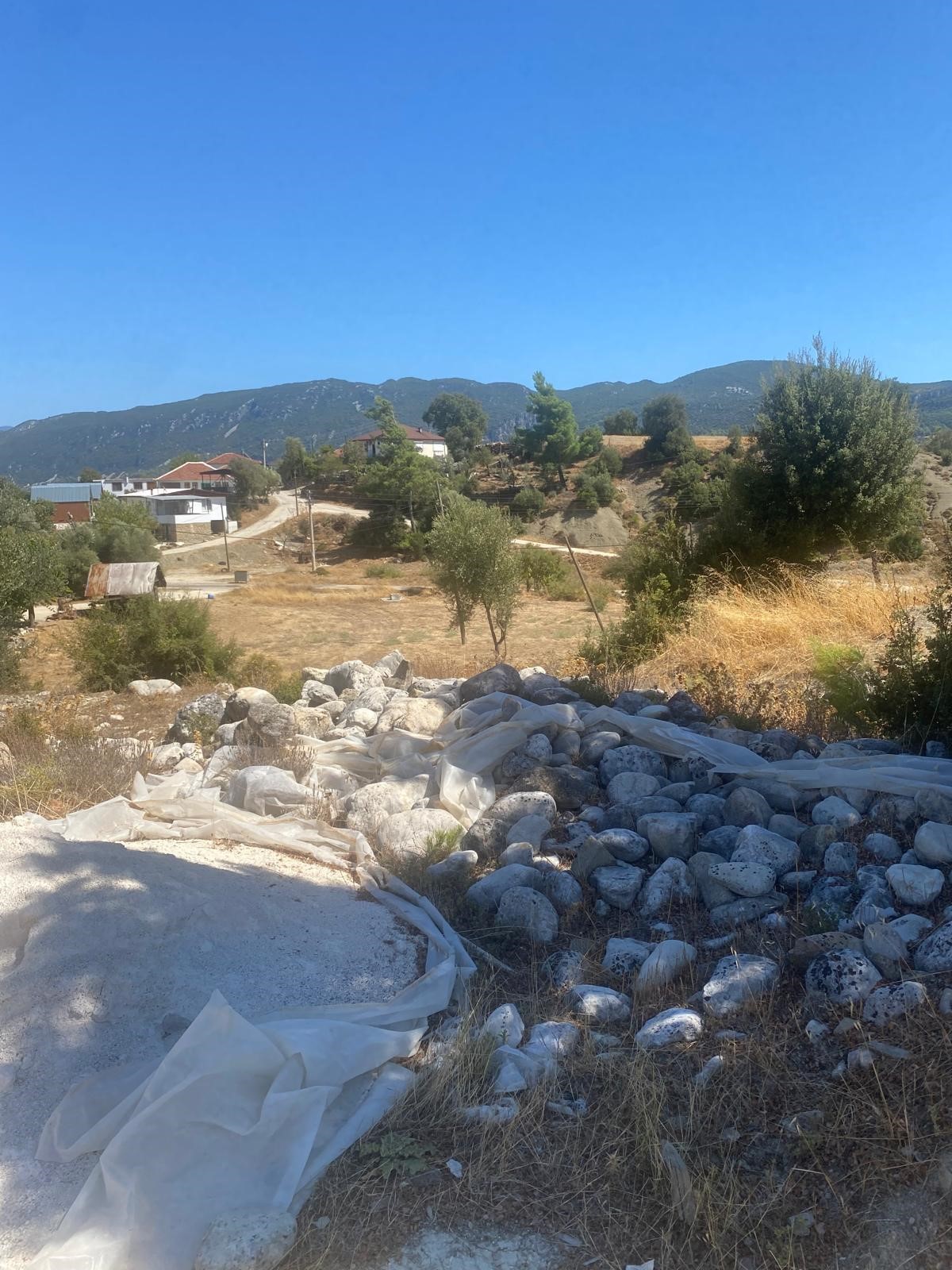 Kaşın en potansiyelli köylerinden Uğrar da tarla