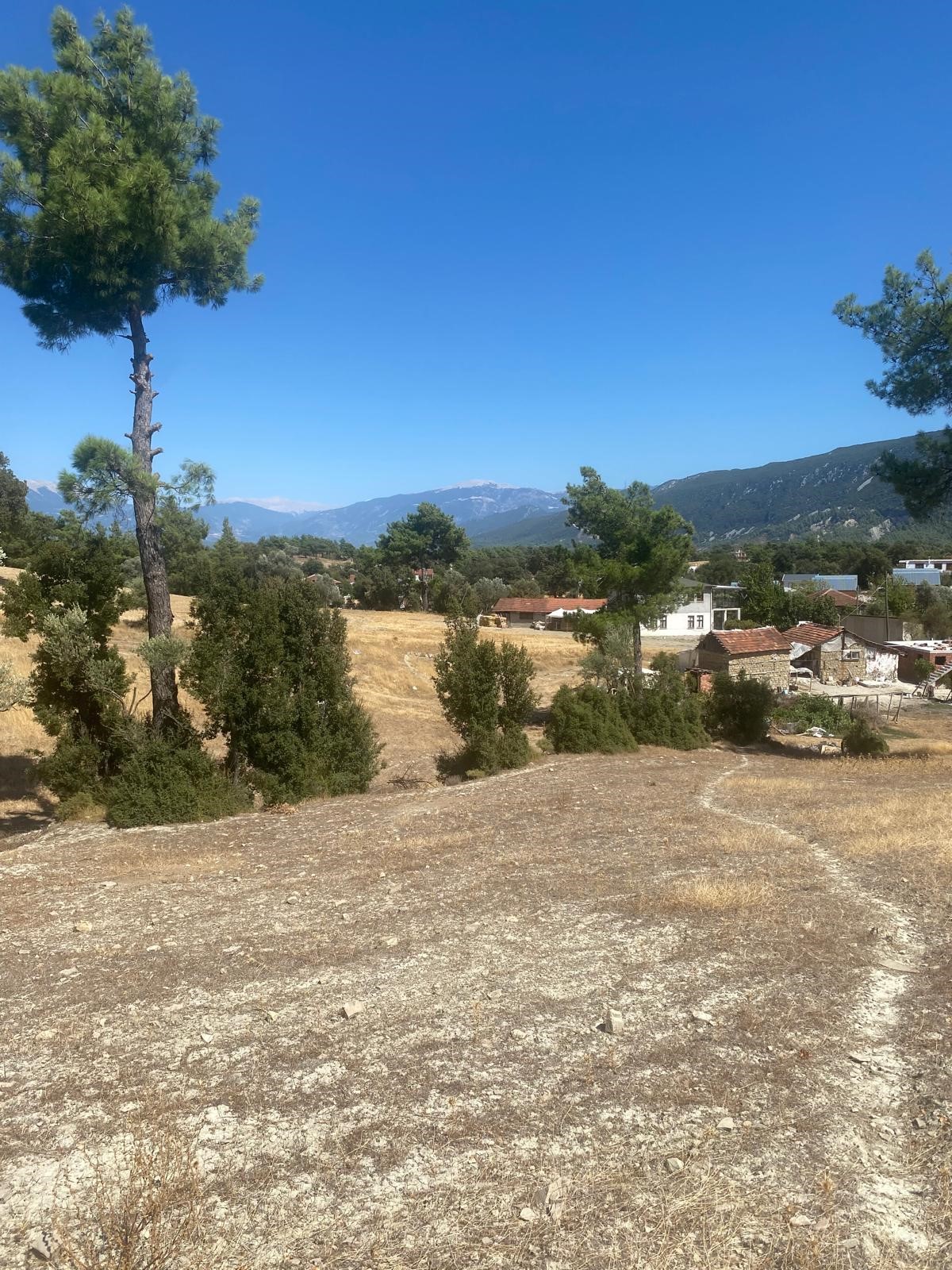 Kaşın en potansiyelli köylerinden Uğrar da tarla