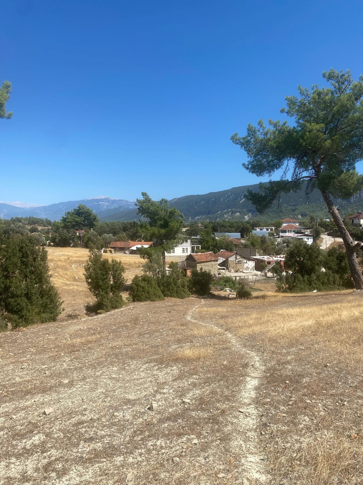 Kaşın en potansiyelli köylerinden Uğrar da tarla